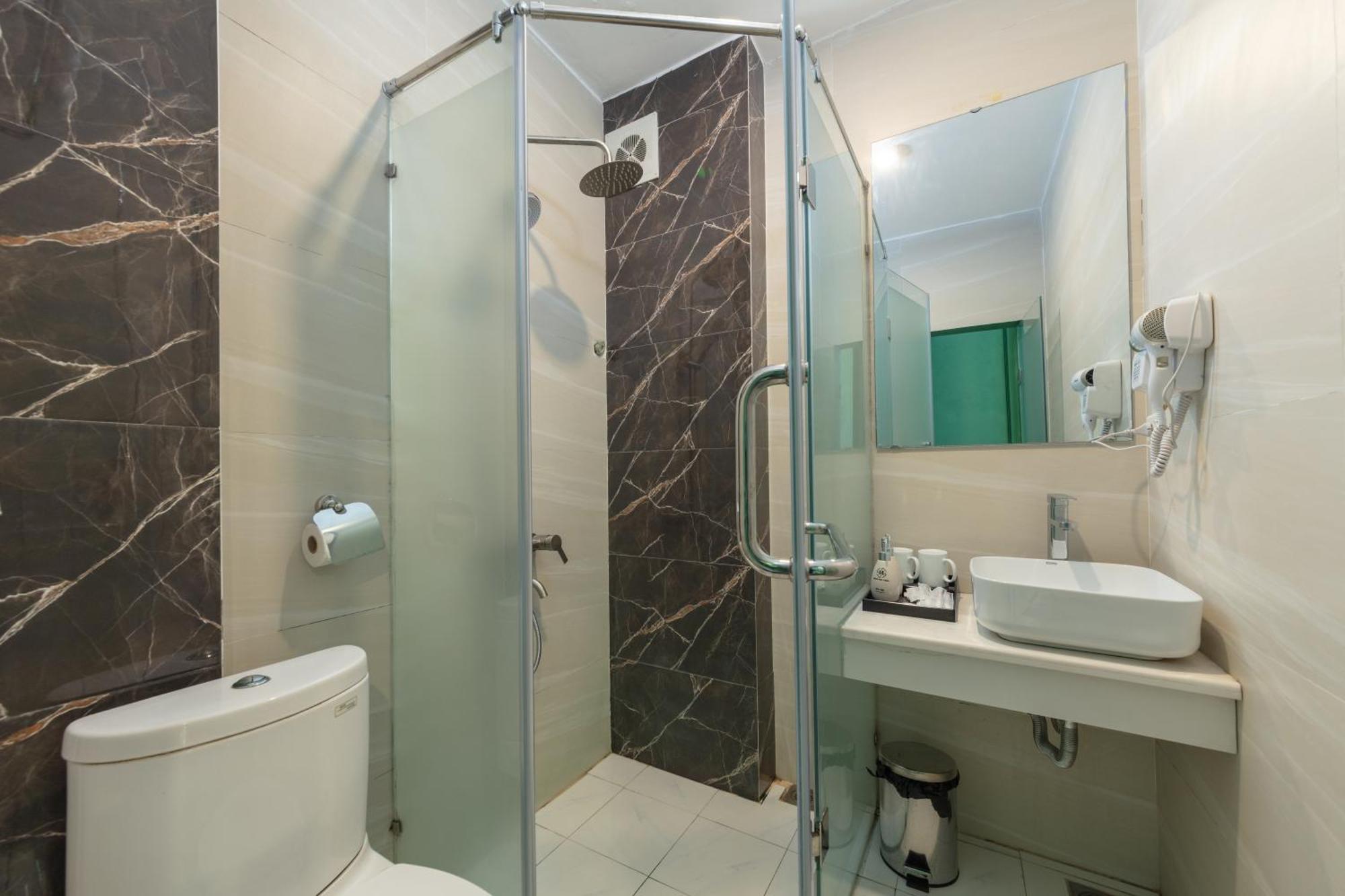 Madelise Adora Hotel & Travel Ханой Екстериор снимка