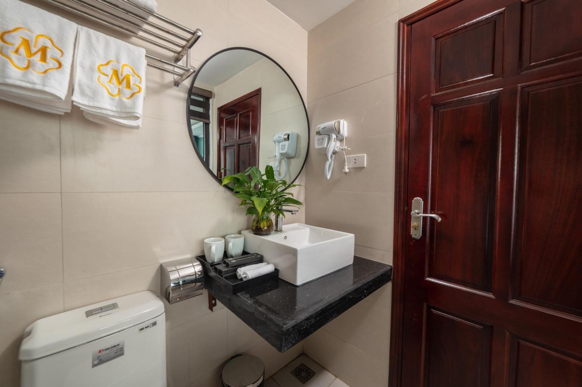 Madelise Adora Hotel & Travel Ханой Екстериор снимка