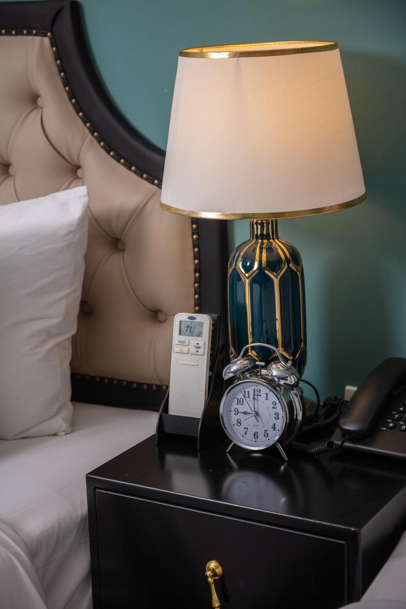 Madelise Adora Hotel & Travel Ханой Екстериор снимка